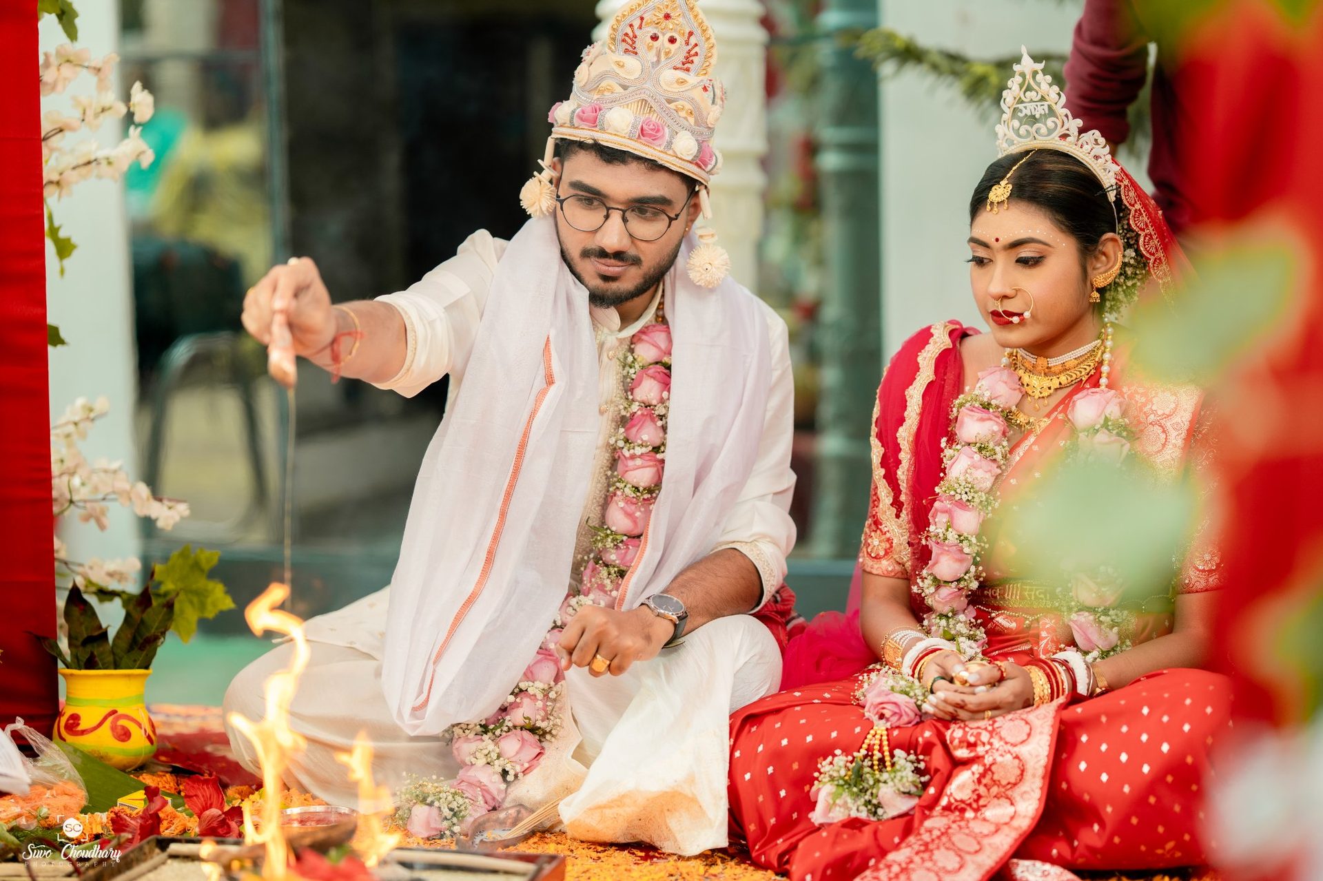 Wedding photographer in Siliguri – sacred fire Saat Paak ritual – Suvo Choudhury